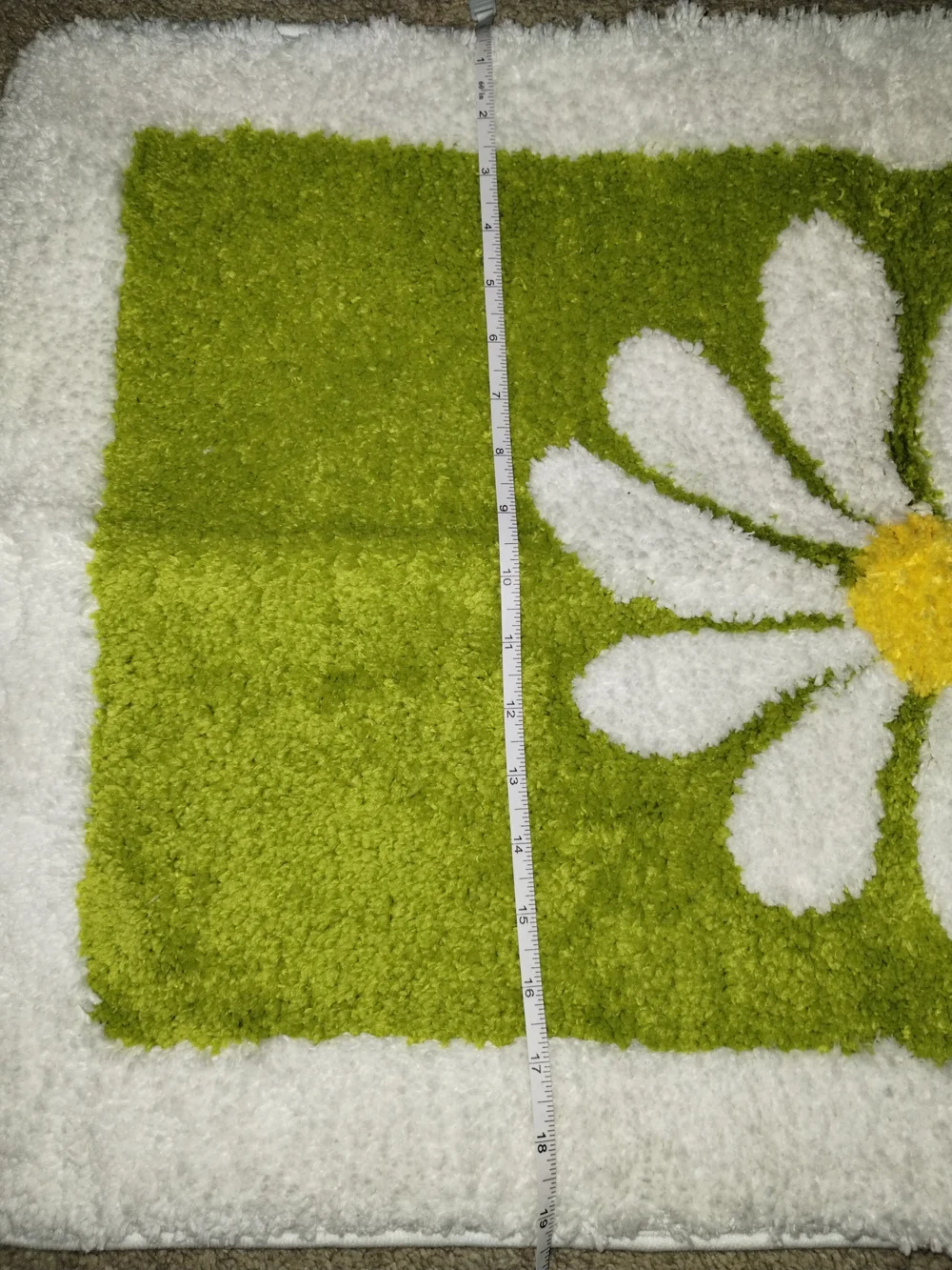 New Plush Green Daisy Bath Rug - White & Green